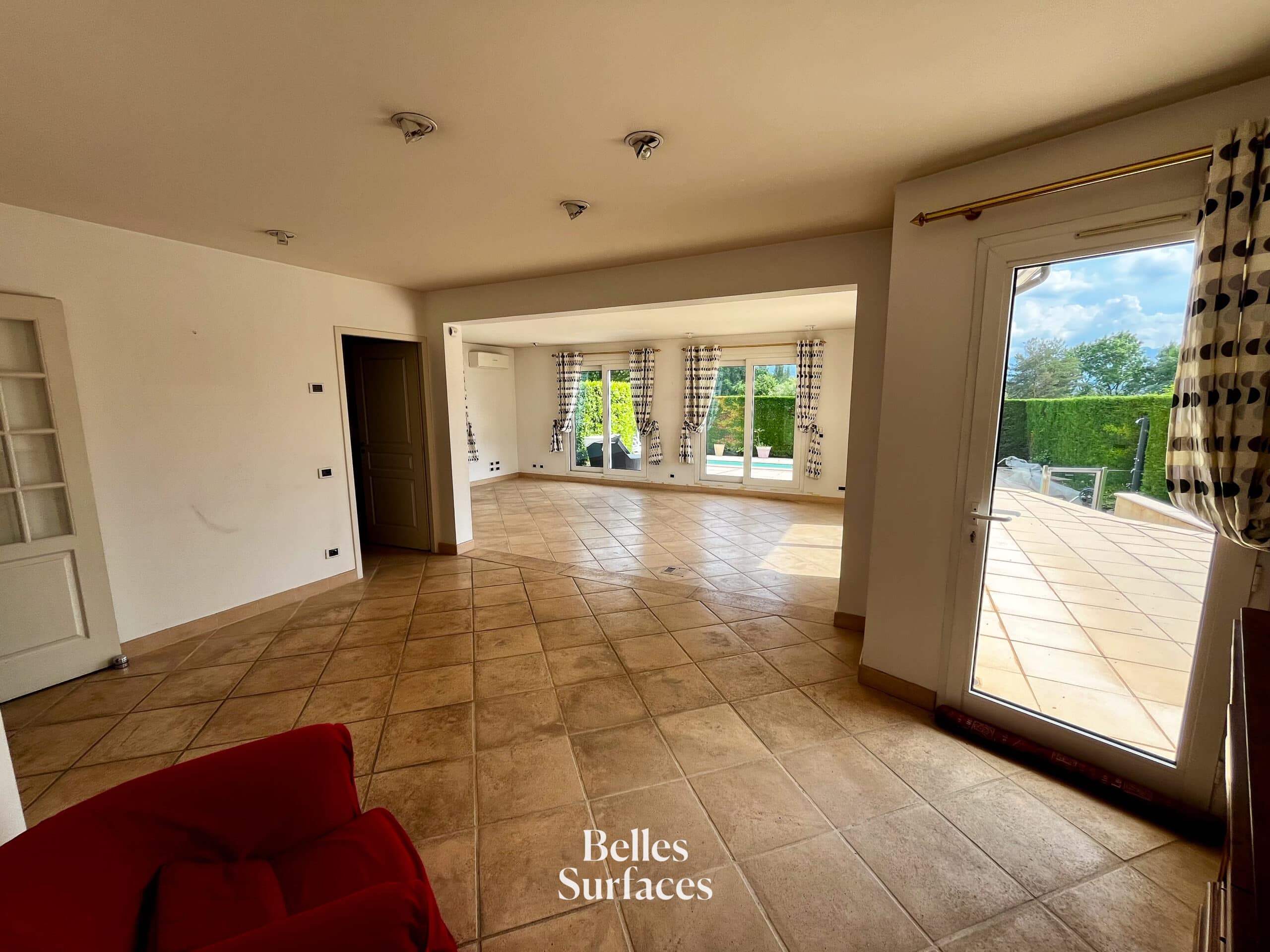 Villa en vente à Aix-Les-Bains. Belles Surfaces